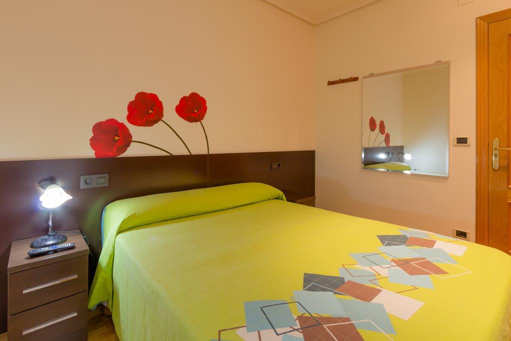 Pension Logrono Hotel ภายนอก รูปภาพ